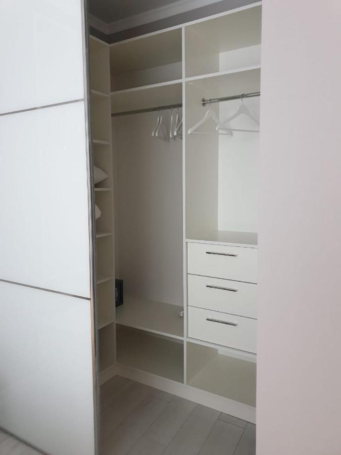 Sunny Apartments Near The Sea On Genuezskaya Одеса Екстериор снимка