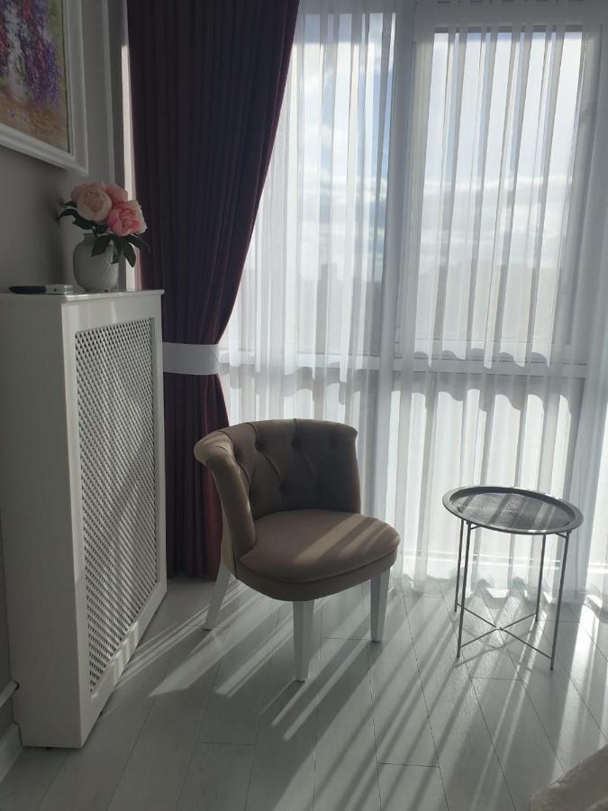 Sunny Apartments Near The Sea On Genuezskaya Одеса Екстериор снимка