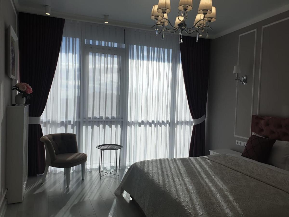 Sunny Apartments Near The Sea On Genuezskaya Одеса Екстериор снимка